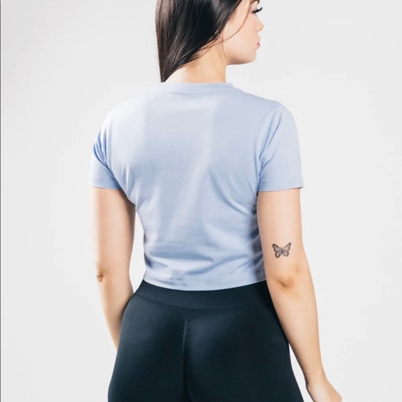 Alphalete Core Crop Top - Picture 2 of 4